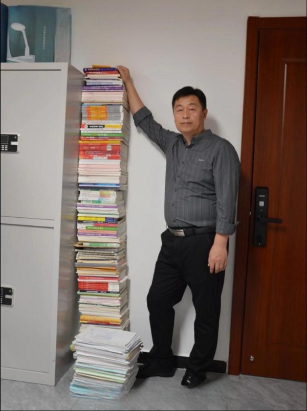 信悦网配资 人间丨46岁“济南大叔”三战考研终上岸：当父亲的人，不能教孩子认输